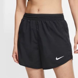 Nike Tempo Luxe Shorts in black